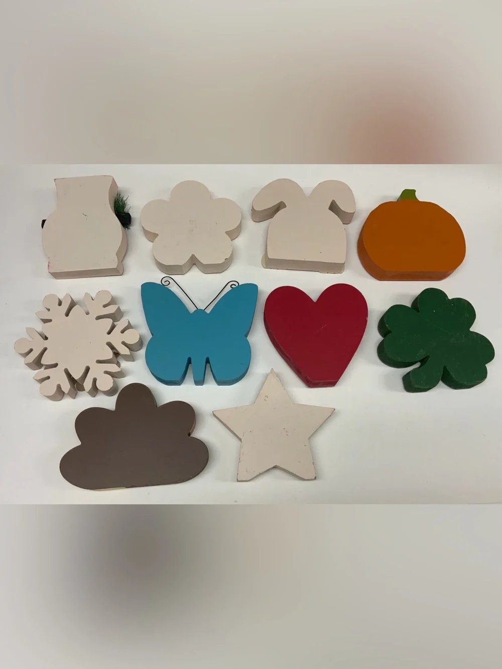 HOME Decor with interchangeable seasonal ”O”